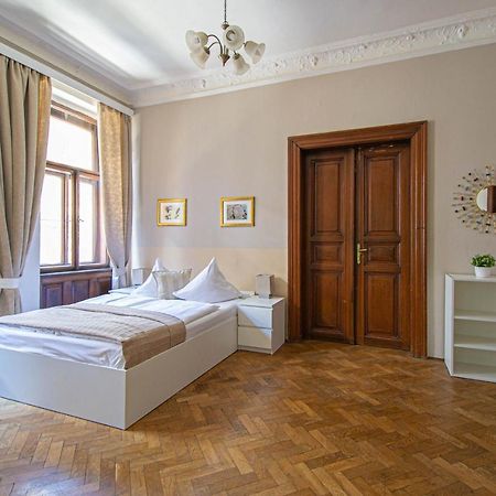 פראג For Celebrations Spacious 3Bdr Apartment With Balcony מראה חיצוני תמונה