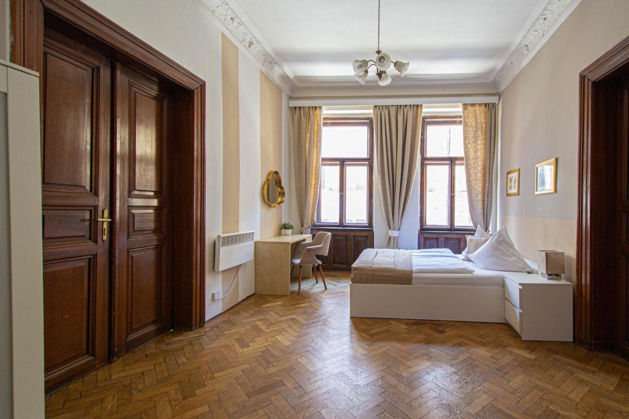 פראג For Celebrations Spacious 3Bdr Apartment With Balcony מראה חיצוני תמונה