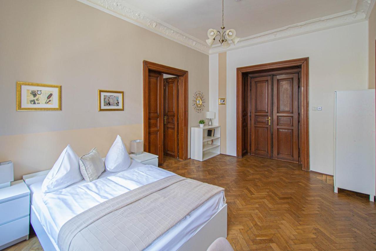 פראג For Celebrations Spacious 3Bdr Apartment With Balcony מראה חיצוני תמונה