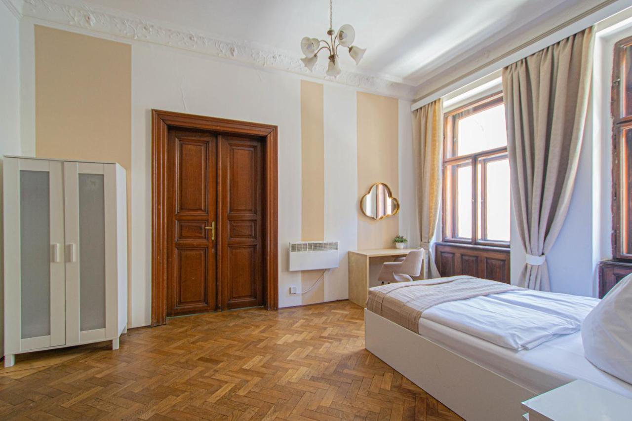 פראג For Celebrations Spacious 3Bdr Apartment With Balcony מראה חיצוני תמונה