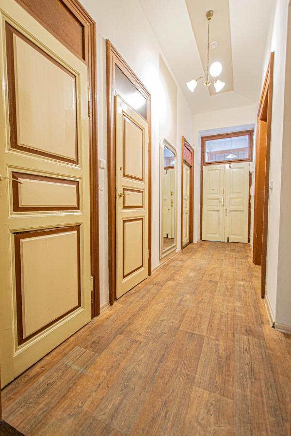 פראג For Celebrations Spacious 3Bdr Apartment With Balcony מראה חיצוני תמונה