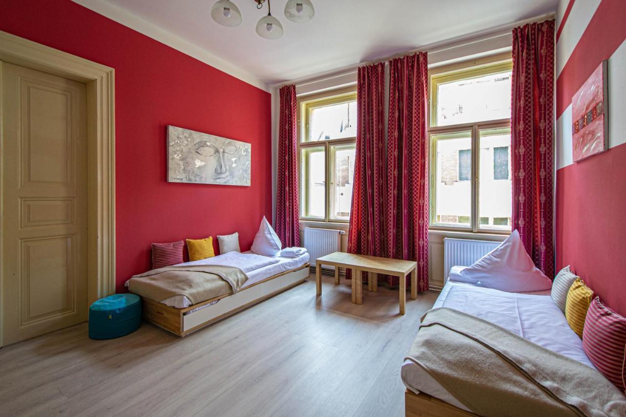 פראג For Celebrations Spacious 3Bdr Apartment With Balcony מראה חיצוני תמונה