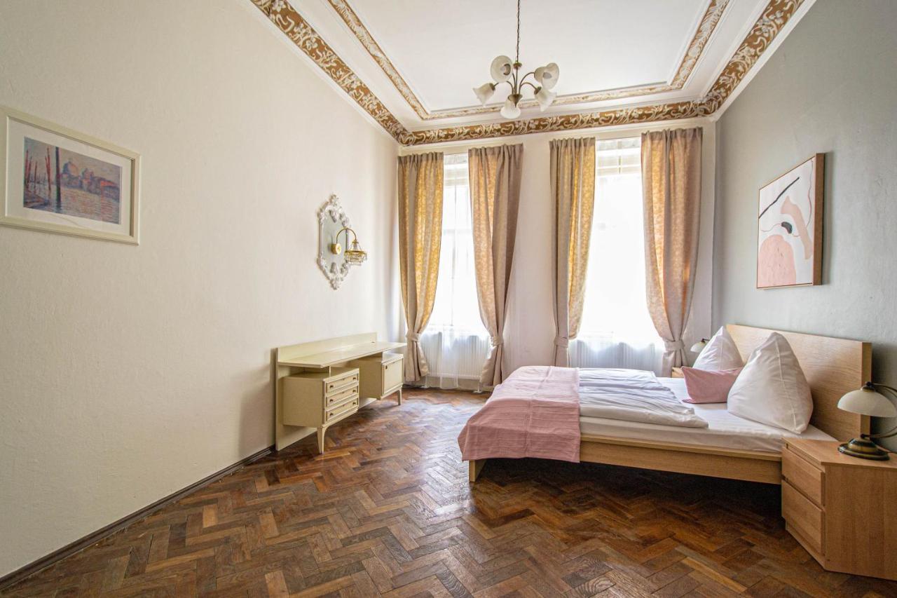 פראג For Celebrations Spacious 3Bdr Apartment With Balcony מראה חיצוני תמונה