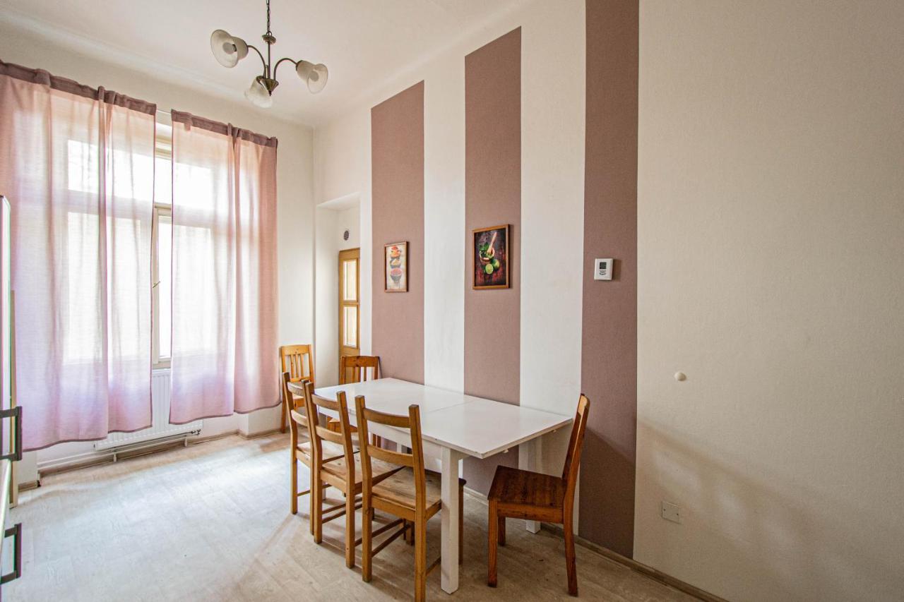 פראג For Celebrations Spacious 3Bdr Apartment With Balcony מראה חיצוני תמונה