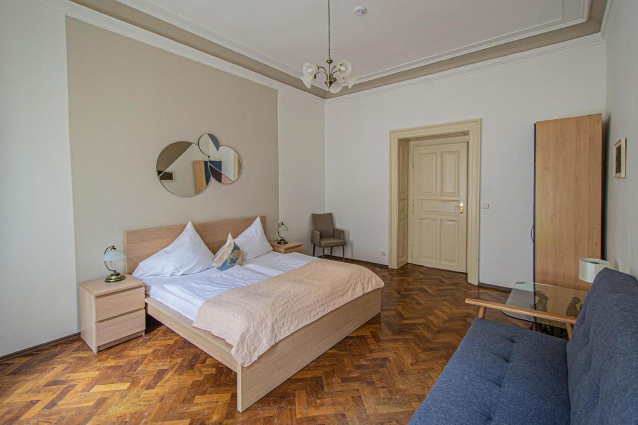 פראג For Celebrations Spacious 3Bdr Apartment With Balcony מראה חיצוני תמונה