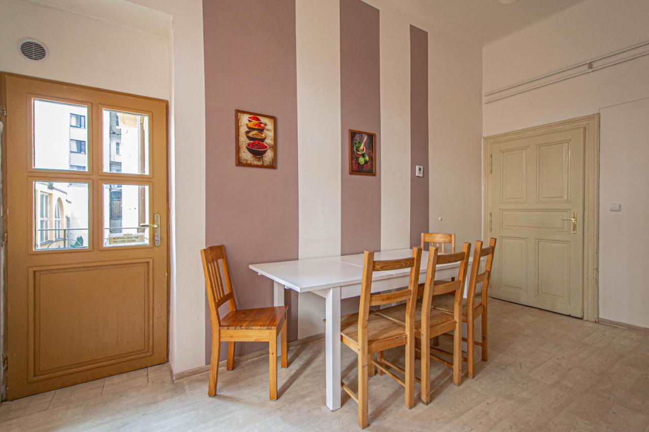 פראג For Celebrations Spacious 3Bdr Apartment With Balcony מראה חיצוני תמונה