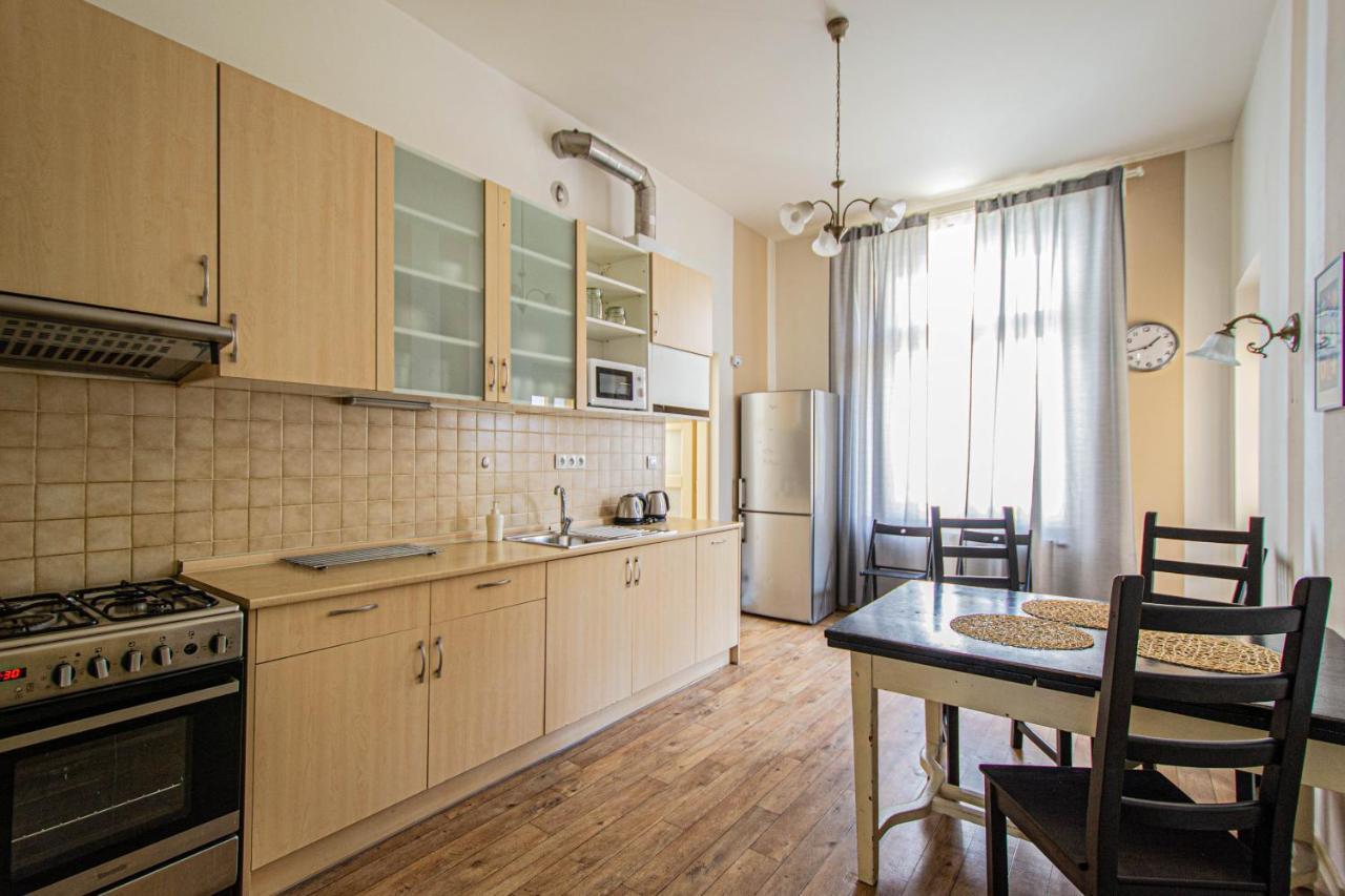 פראג For Celebrations Spacious 3Bdr Apartment With Balcony מראה חיצוני תמונה