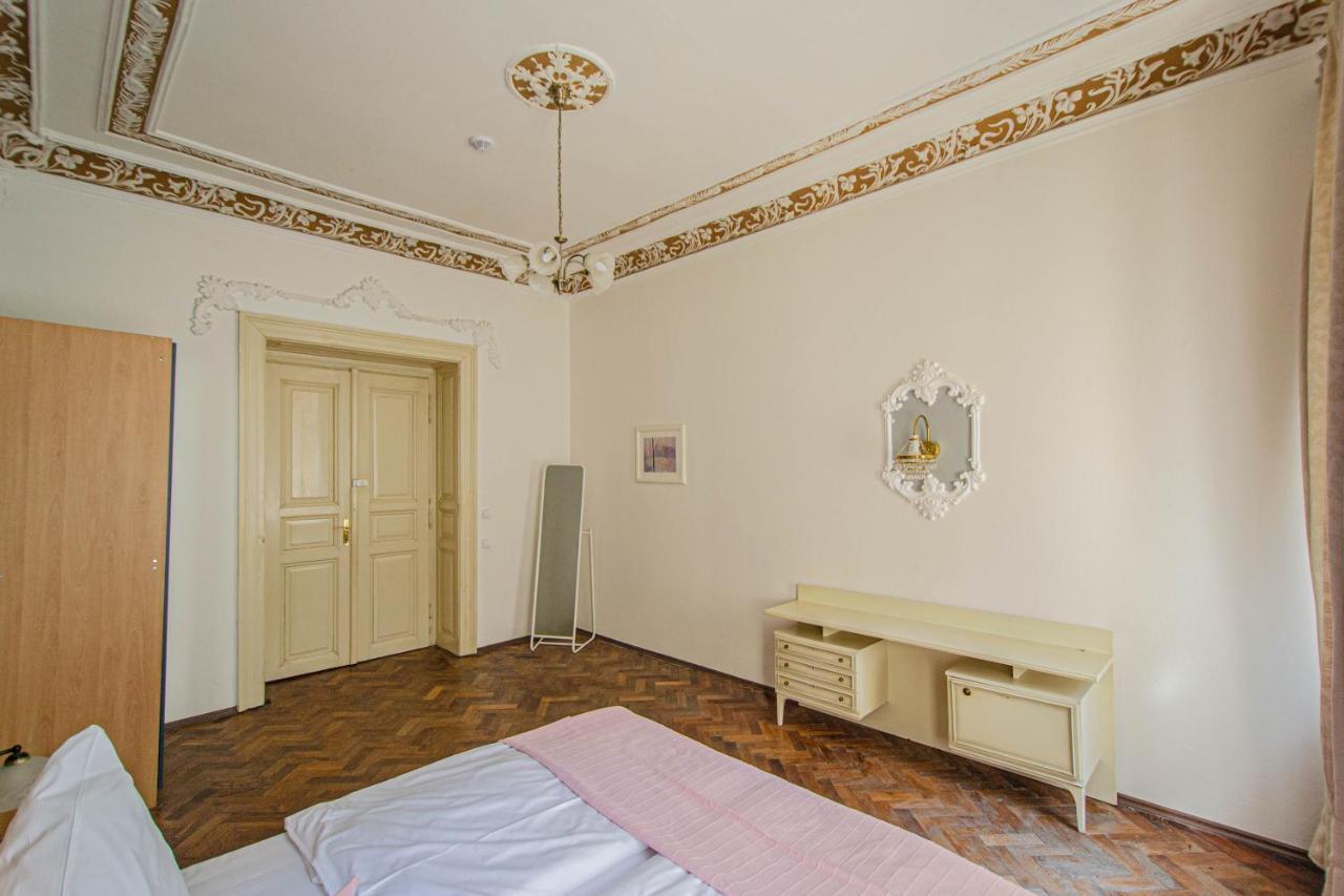 פראג For Celebrations Spacious 3Bdr Apartment With Balcony מראה חיצוני תמונה