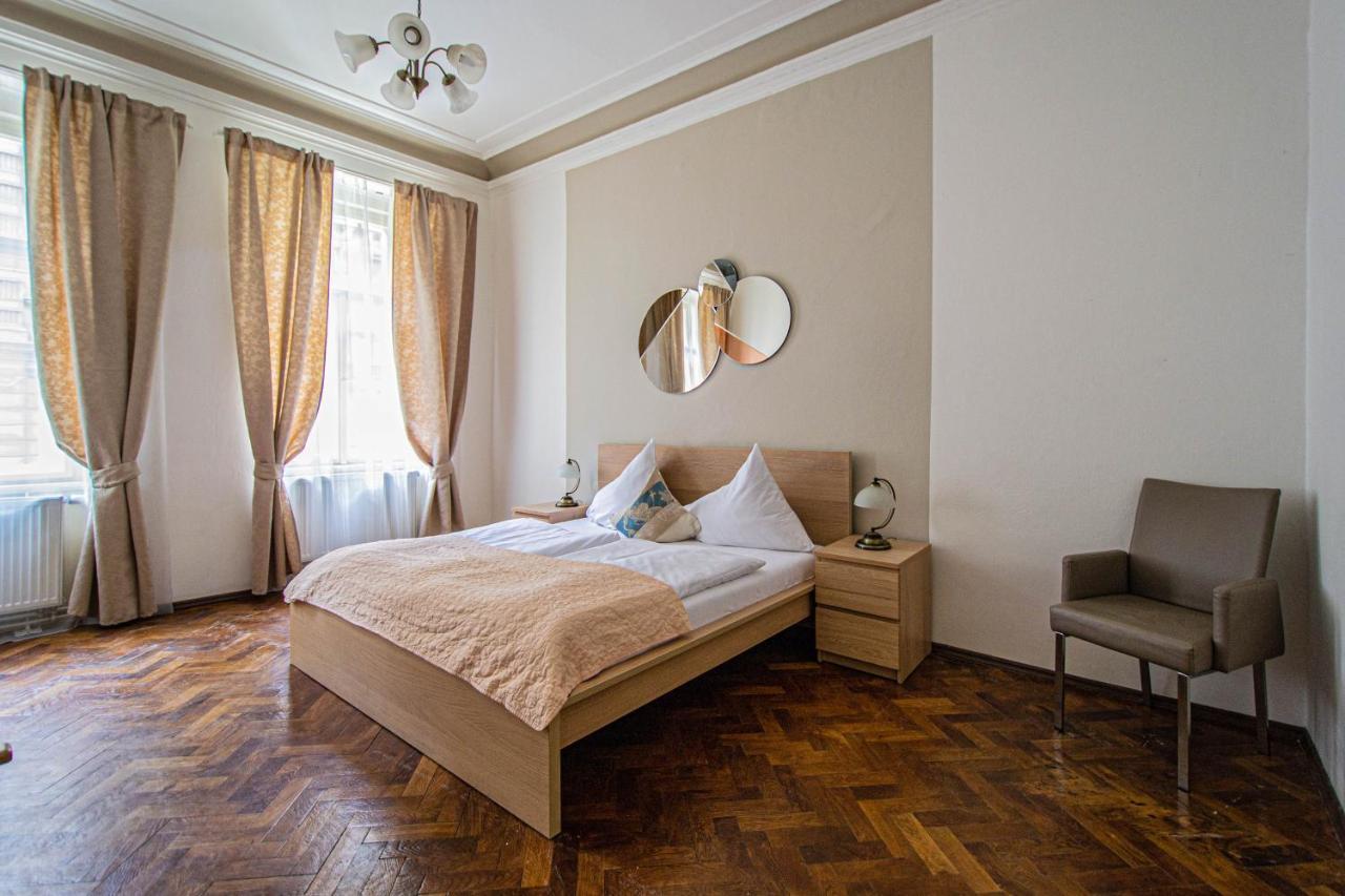 פראג For Celebrations Spacious 3Bdr Apartment With Balcony מראה חיצוני תמונה
