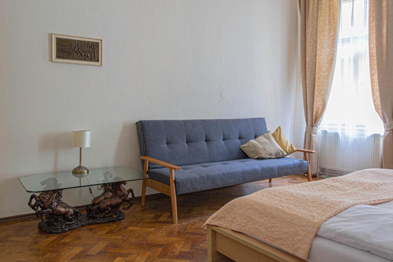 פראג For Celebrations Spacious 3Bdr Apartment With Balcony מראה חיצוני תמונה