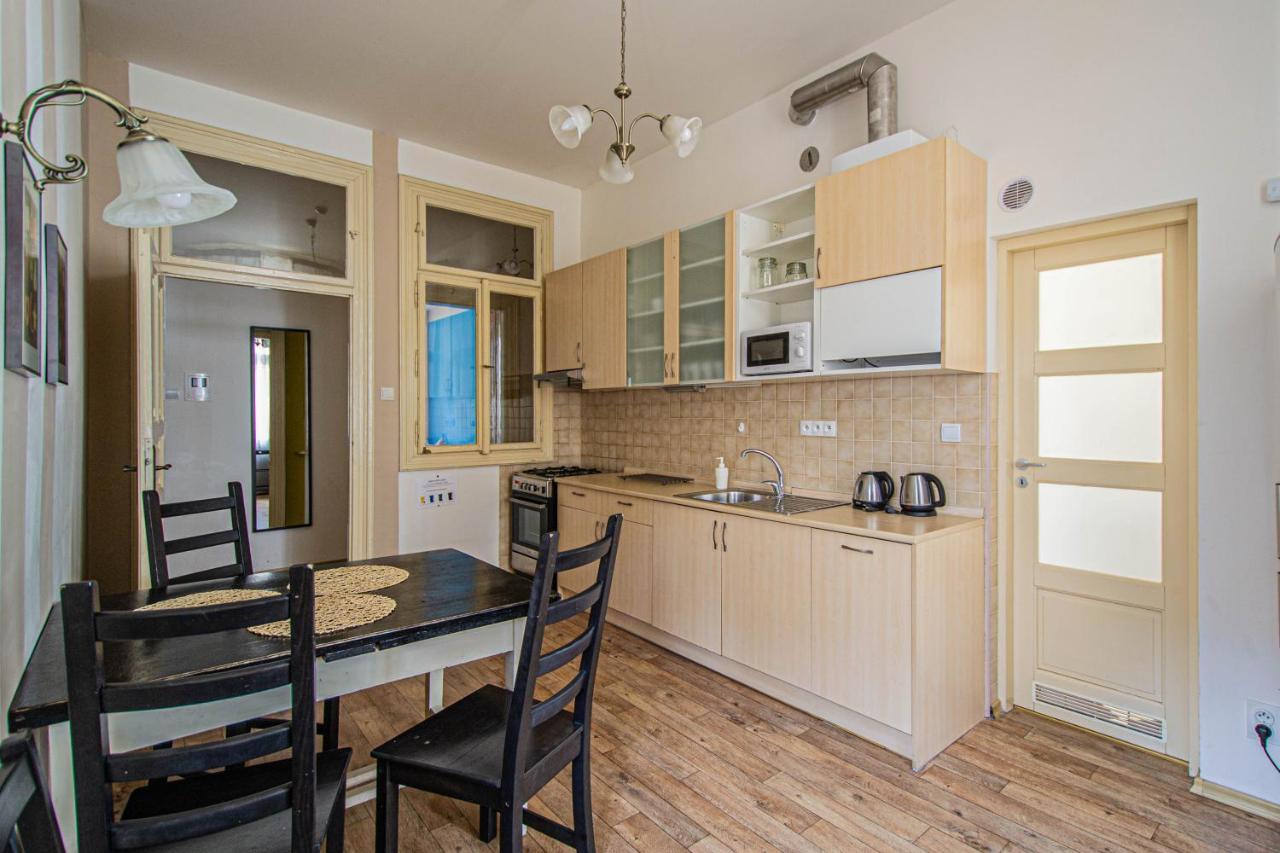 פראג For Celebrations Spacious 3Bdr Apartment With Balcony מראה חיצוני תמונה
