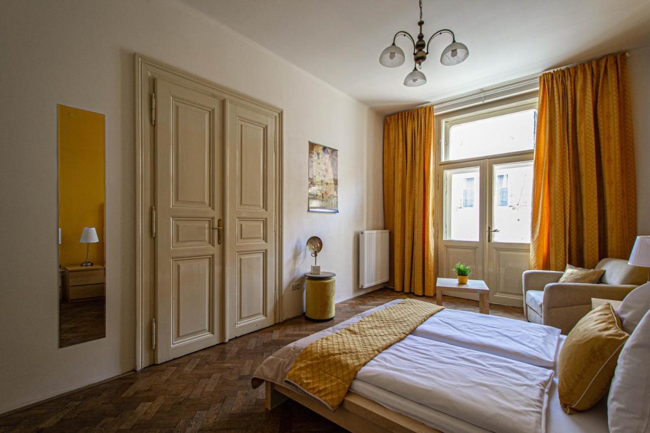 פראג For Celebrations Spacious 3Bdr Apartment With Balcony מראה חיצוני תמונה