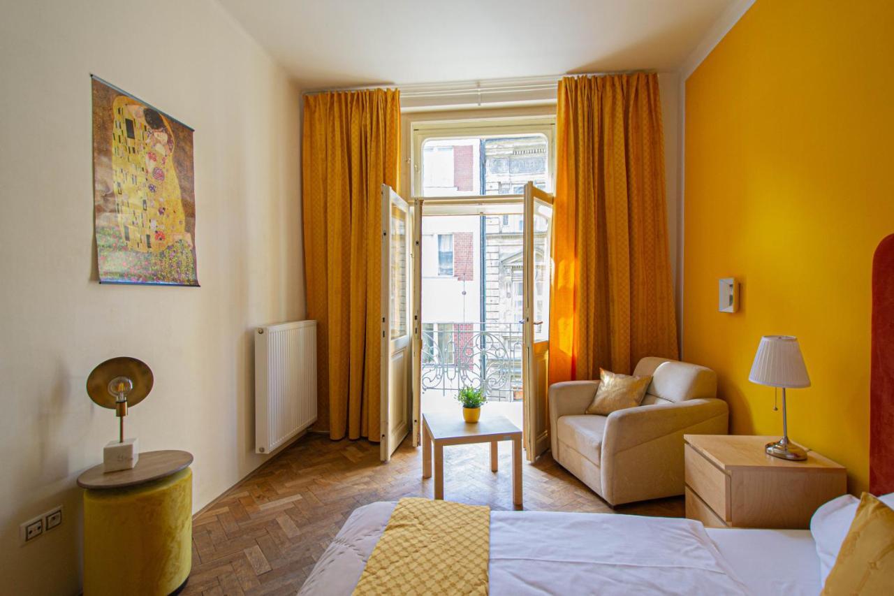 פראג For Celebrations Spacious 3Bdr Apartment With Balcony מראה חיצוני תמונה